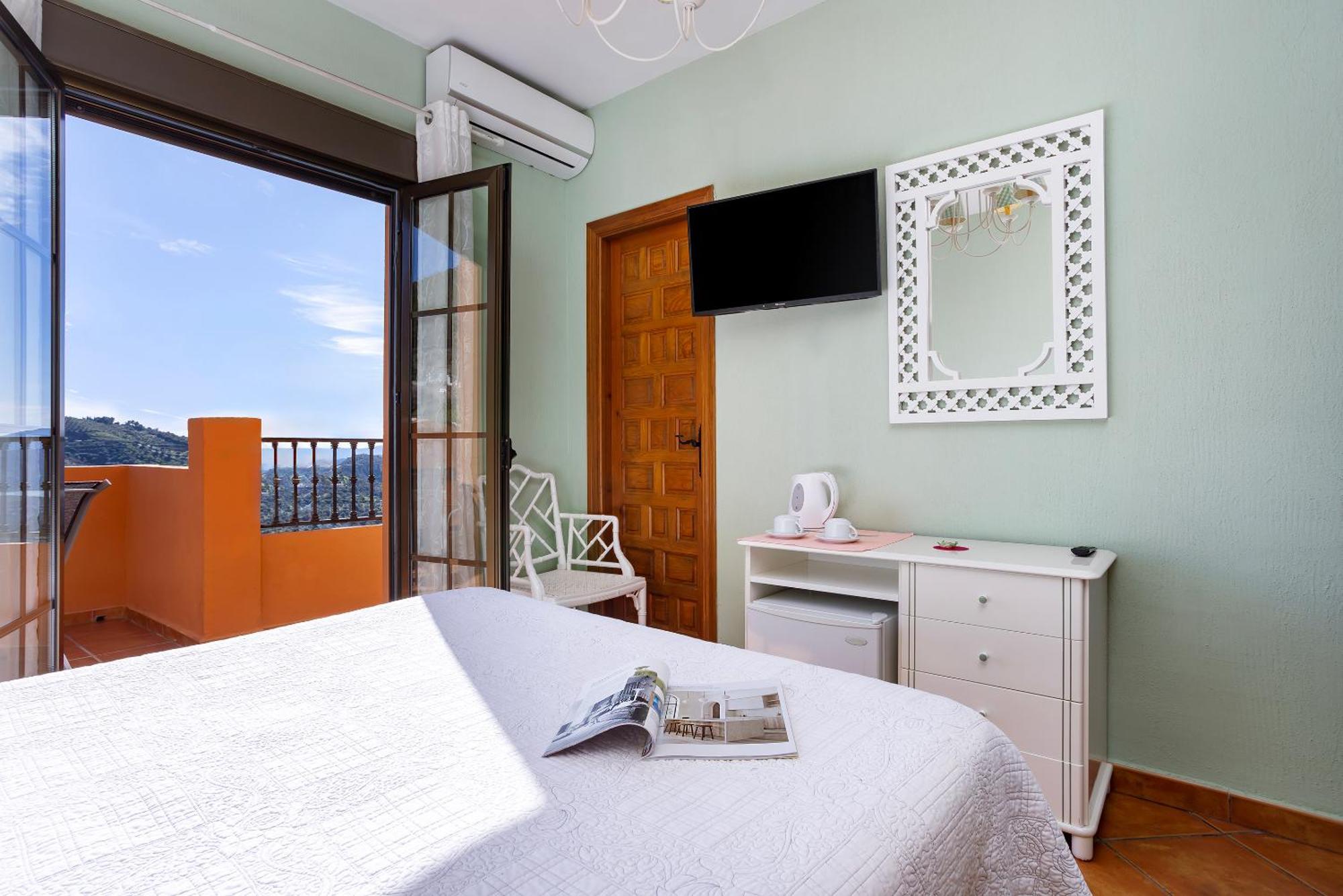 Habitación Doble con vistas a la montaña